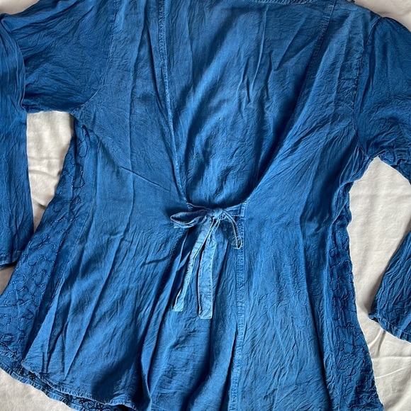 Raiment Fashions Inc. New York button blouse - Picture 12 of 12